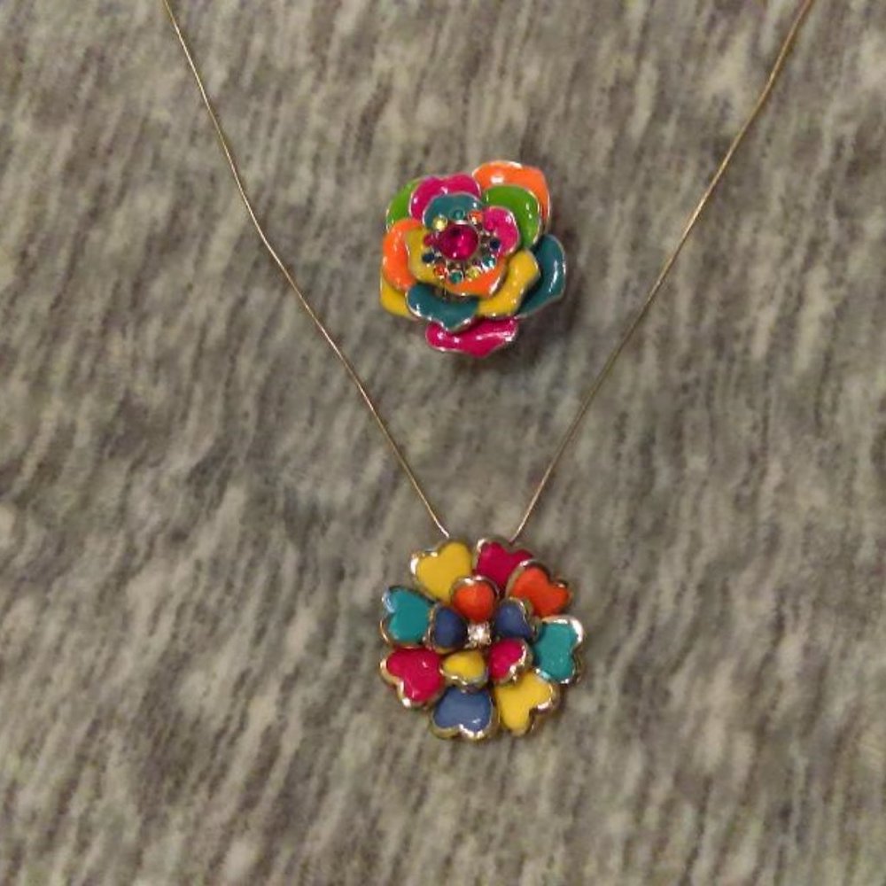 Brightly colored flower ring/necklace set